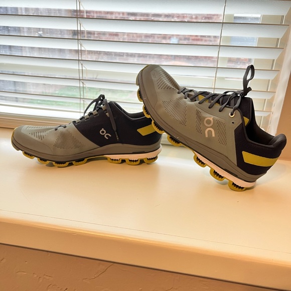 Men’s 11 OnCloud - Picture 2 of 4